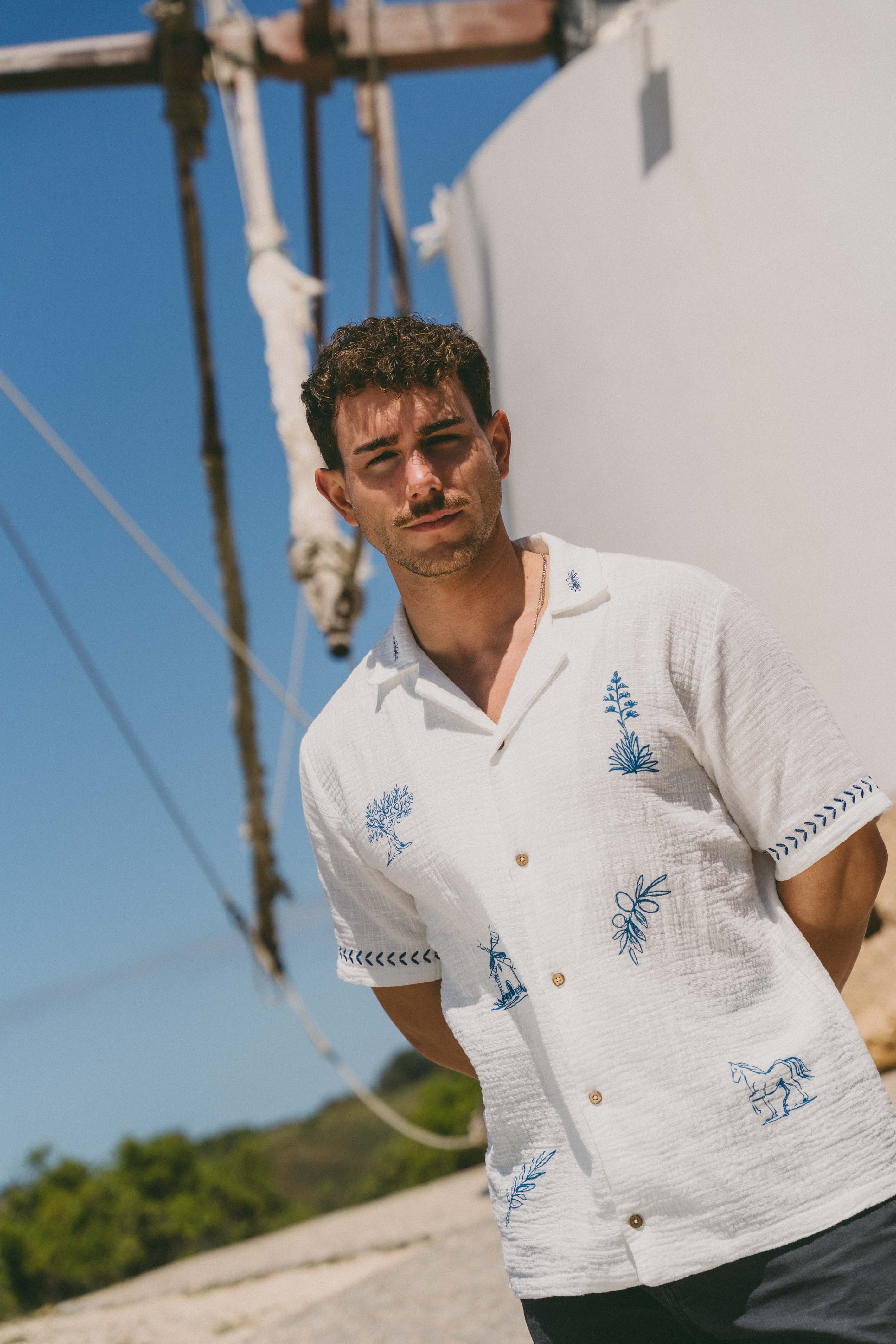 Territory Linen Shirt lifestyle 1